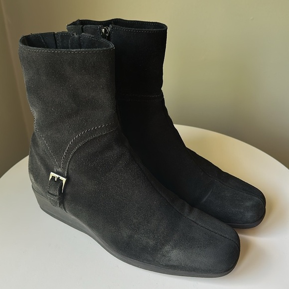 La Canadienne Waterproof Suede Buckle Detail Side Zip Low Wedge Ankle Boot *Read - Picture 13 of 15
